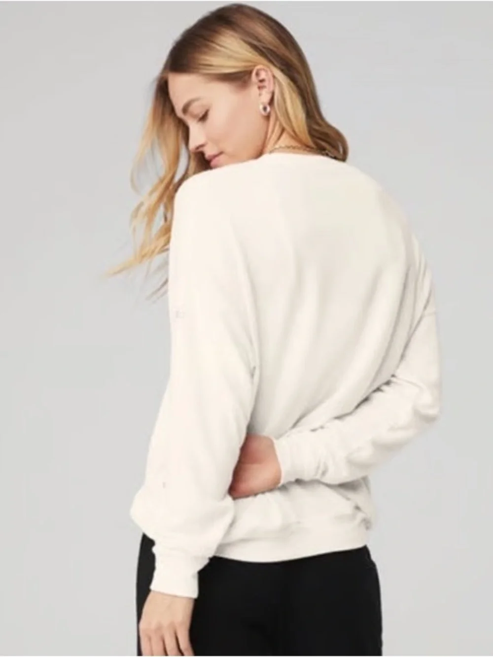 ALO Yoga The SoHo Crew Pullover in Ivory White, Women’s size Large